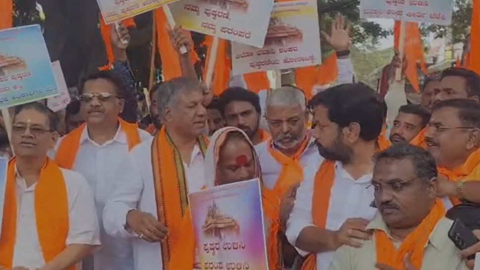 ಹುಬ್ಬಳ್ಳಿ ಪುಷ್ಕರಣಿ ವಿವಾದ: ಪ್ರತಿಭಟನೆ, 200ಕ್ಕೂ ಹೆಚ್ಚು ಮಂದಿ ಪೊಲೀಸ್ ವಶಕ್ಕೆ