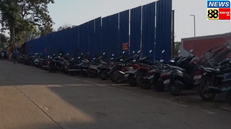 ಟ್ರಾಫಿಕ್ ಪೊಲೀಸರ ನಿರ್ಲಕ್ಷ್ಯ : ಎಲ್ಲೆಂದರಲ್ಲಿ ಗಾಡಿ ಪಾರ್ಕಿಂಗ್,